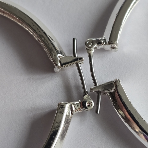 Liz Claiborne hoop earrings silver tone metal hoops big large classic LC - Picture 5 of 10
